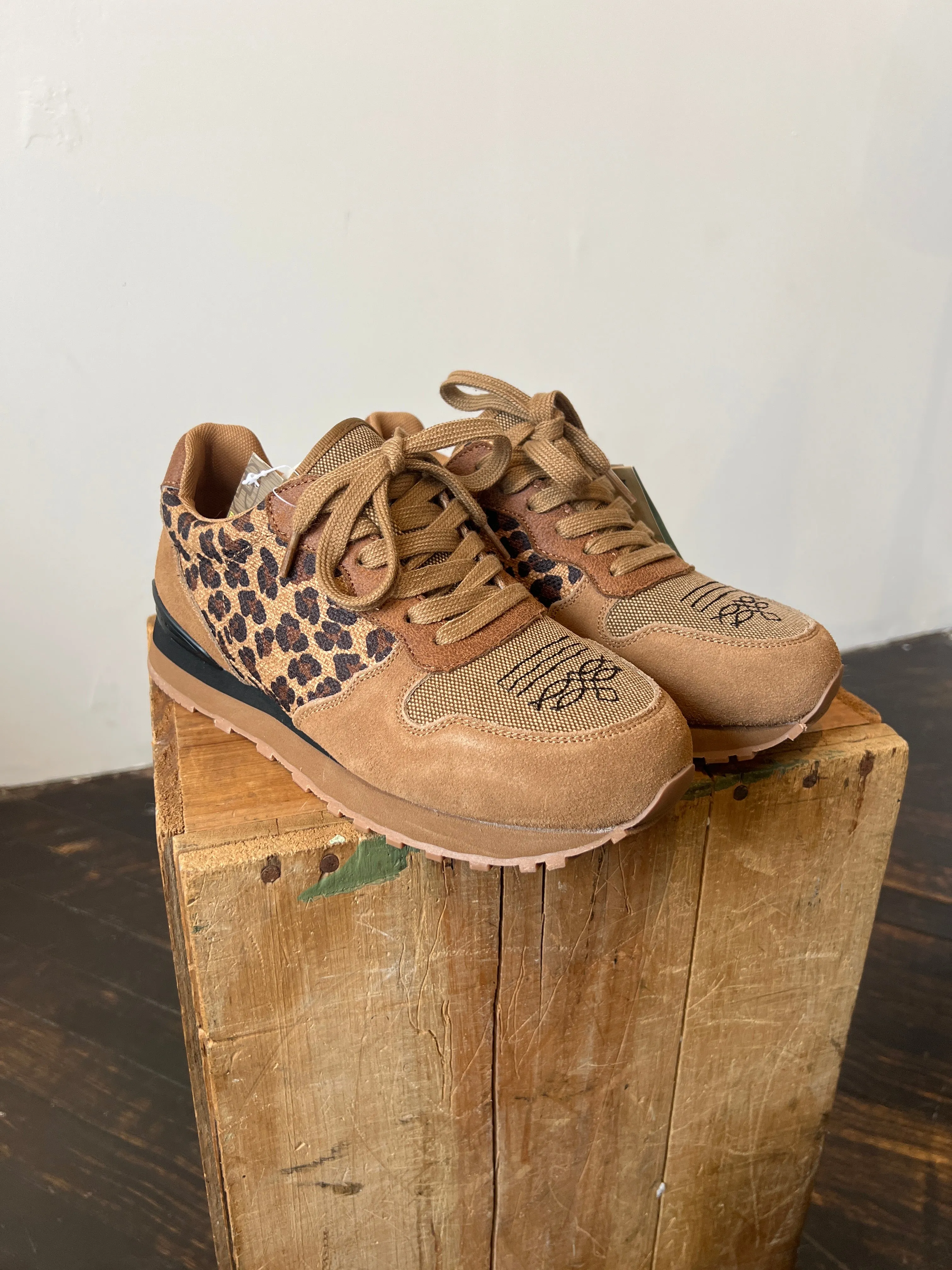 Cheetah Tennis shoe