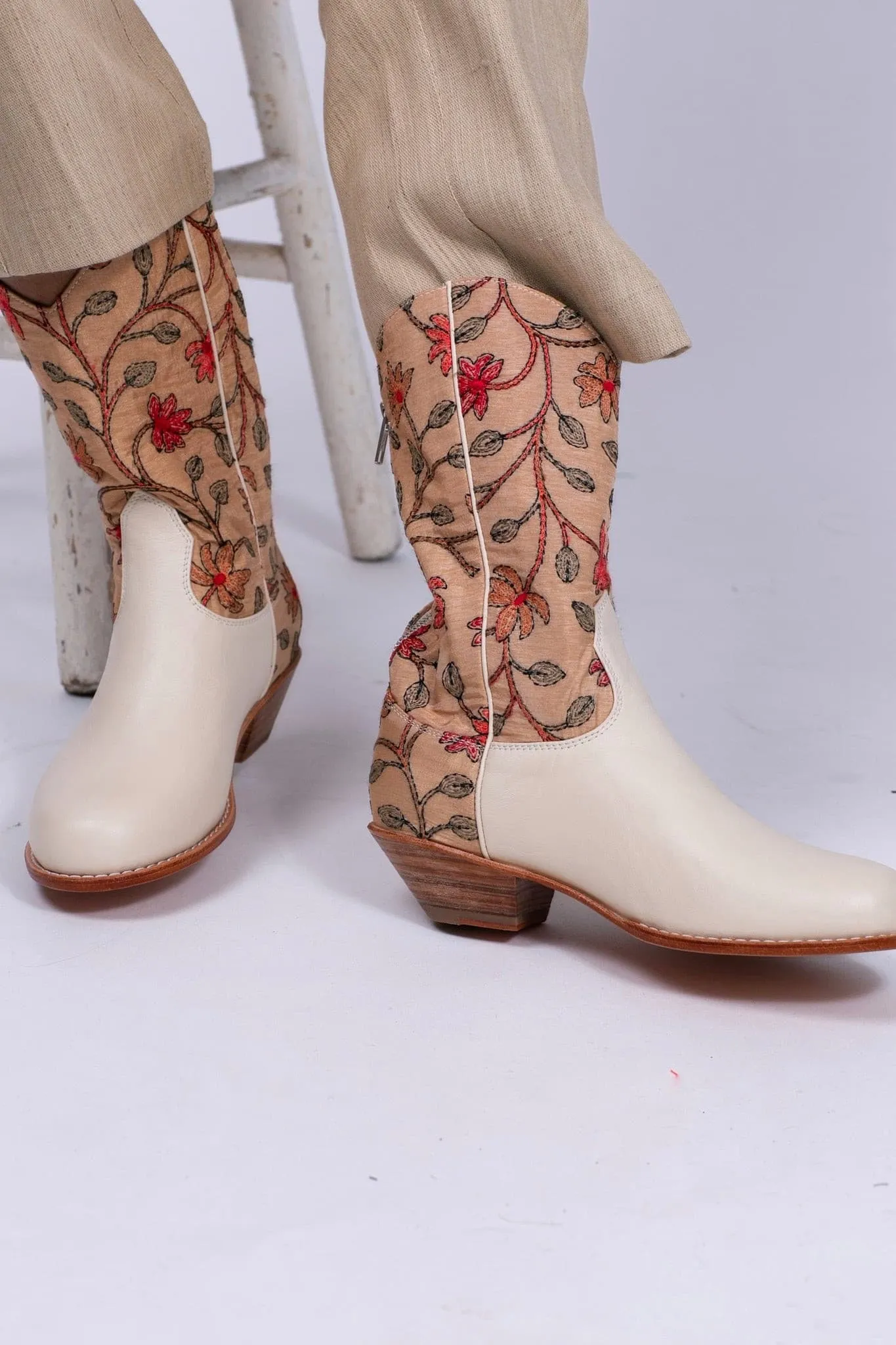 EMBROIDERED ROUND BOOTS PERRY